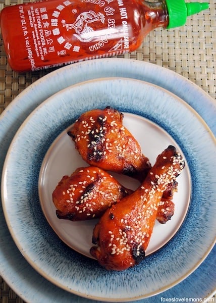 Sriracha + Chicken = YES PLEASE. (Sriracha-Apricot Chicken Drumsticks) | foxeslovelemons.com