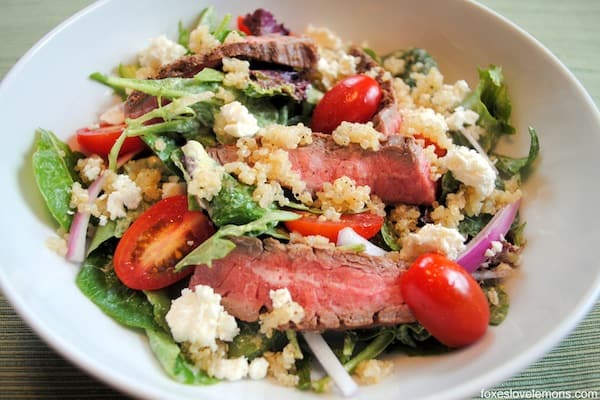 Steak-Quinoa Salad with Avocado-Lime Ranch Dressing - A protein-packed salad that will leave you satisfied! | foxeslovelemons.com