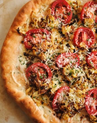 The easiest way to eat a vegetarian meal? PIZZA! Roasted Cauliflower and Garlic Pizza. | foxeslovelemons.com