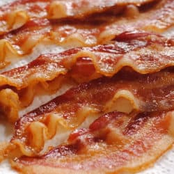 In this Culinary School Lesson, learn a two-step technique to make perfect oven bacon, every time (with no splatters of bacon grease on your stovetop!) | foxeslovelemons.com