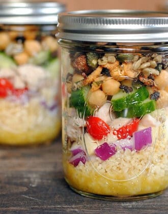 Chopped Salad Jars with White Balsamic-Dijon Vinaigrette - make 4 healthy and delicious lunches at once, and keep them in the fridge all week! | foxeslovelemons.com