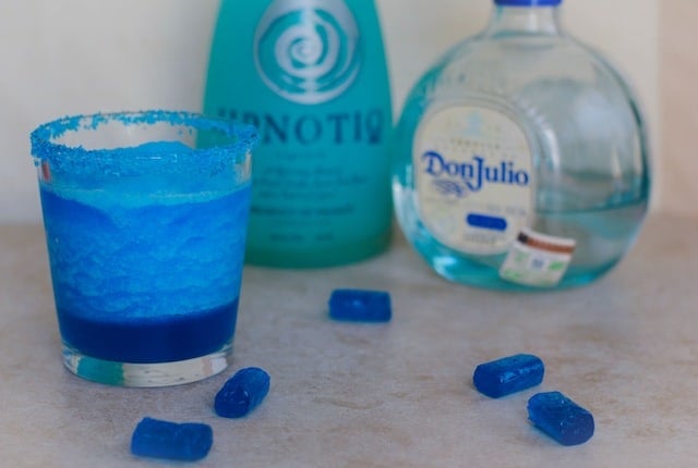 Crystal Blue Persuasion Cocktail for the Breaking Bad Finale – a blue margarita with a twist to send off one of the best television shows of all time! | foxeslovelemons.com