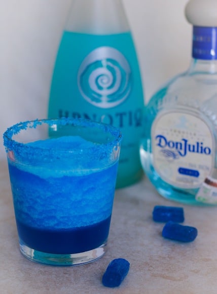 Crystal Blue Persuasion Cocktail for the Breaking Bad Finale – a blue margarita with a twist to send off one of the best television shows of all time! | foxeslovelemons.com