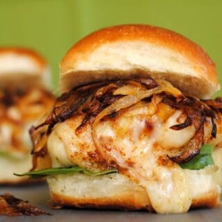 French Onion Chicken Sandwiches - all of the flavor of French Onion Soup, in a chicken sandwich! | foxeslovelemons.com