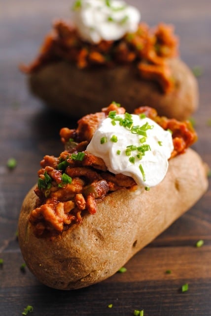 Chicken Sloppy Joe Stuffed Potatoes - sloppy joes made from lean ground chicken, stuffed in baked potatoes! | foxeslovelemons.com