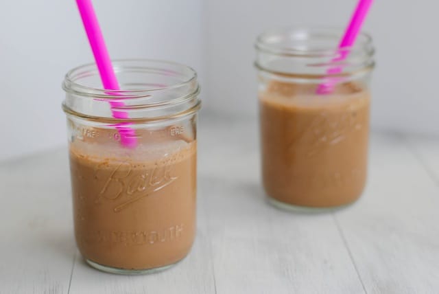 Mocha-Banana Breakfast Smoothie - A fruity smoothie and a cup of coffee...all in one! Get the energy to power through your day with this recipe! | foxeslovelemons.com