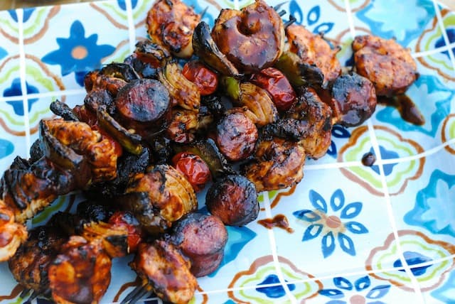 Jambalaya Kabobs - Cajun-spiced chicken, shrimp, sausage and veggies on grill-ready skewers! | foxeslovelemons.com