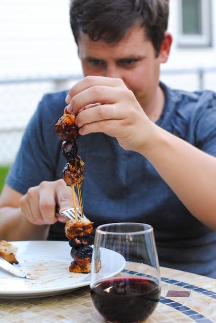 Jambalaya Kabobs - Cajun-spiced chicken, shrimp, sausage and veggies on grill-ready skewers! | foxeslovelemons.com