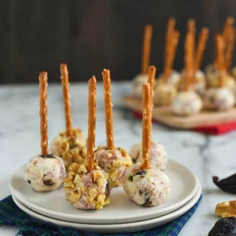 Prosciutto & Fig Cheeseball Bites - A simple, fun party bite that can be adapted to use whatever ingredients you have on hand! | foxeslovelemons.com