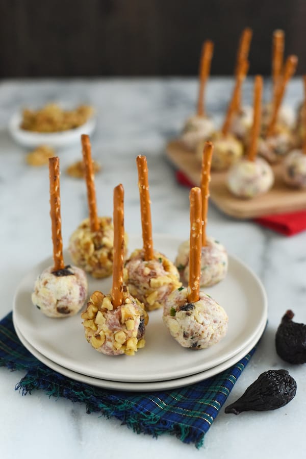 Prosciutto & Fig Cheeseball Bites - A simple, fun party bite that can be adapted to use whatever ingredients you have on hand! | foxeslovelemons.com