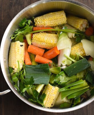 Culinary School Lesson: How to use veggie scraps to make easy & FREE vegetable stock for use in soups, rice, pasta and other dishes! | foxeslovelemons.com