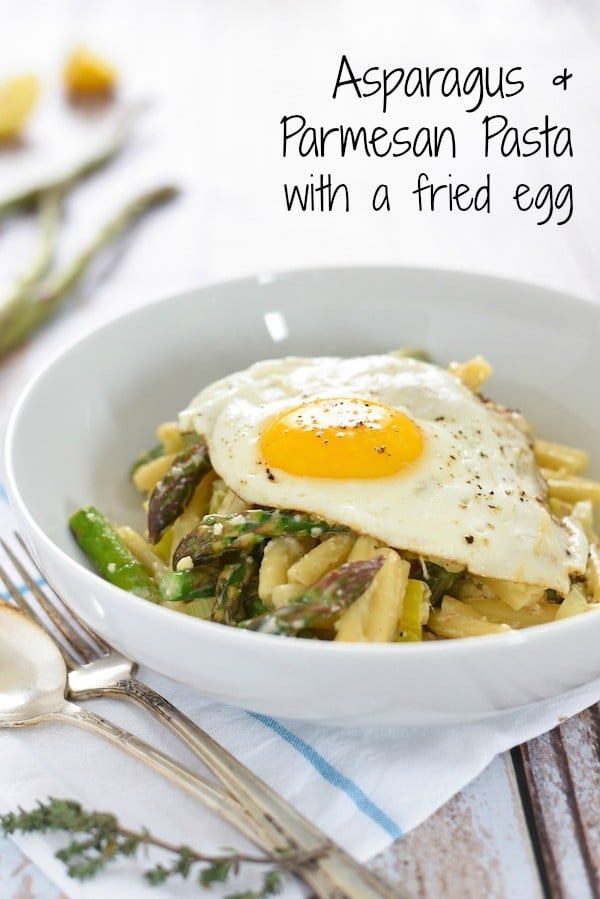 Asparagus & Parmesan Pasta with a Fried Egg - Welcome spring with this creamy pasta full of fresh asparagus, Parmesan cheese, leeks and thyme, topped with an irresistible fried egg! | foxeslovelemons.com