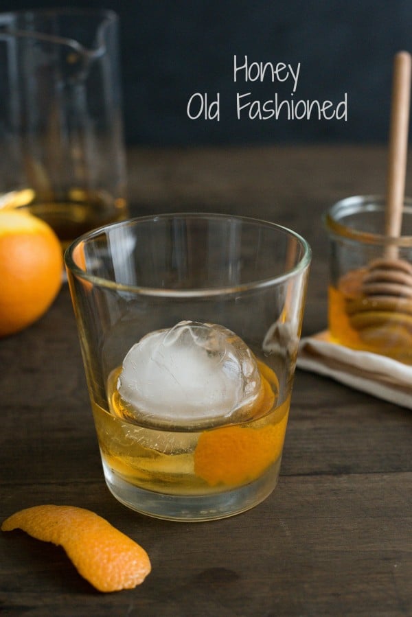 Honey Old Fashioned - A sweet twist on the classic bourbon cocktail. | foxeslovelemons.com