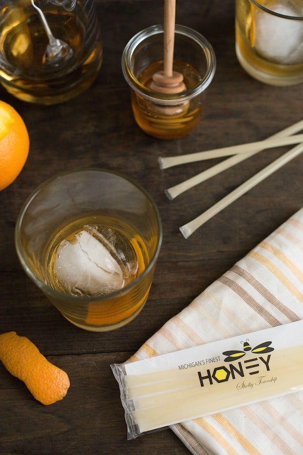 Honey Old Fashioned - A sweet twist on the classic bourbon cocktail. | foxeslovelemons.com