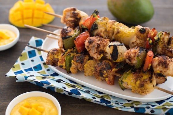 Chicken Kabobs with Curry Mango Sauce - Fire up the grill for these simple chicken and veggie kabobs served with a creamy curried mango yogurt sauce! | foxeslovelemons.com