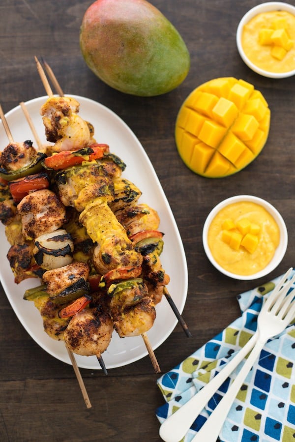 Chicken Kabobs with Curry Mango Sauce - Fire up the grill for these simple chicken and veggie kabobs served with a creamy curried mango yogurt sauce! | foxeslovelemons.com