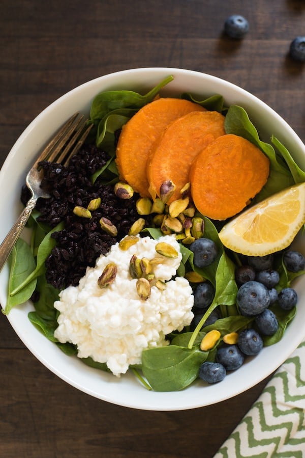 Superfood Power Lunch Bowl - Fuel yourself for long afternoons with this power-packed lunch bowl. Baby spinach is topped with cottage cheese, black rice, roasted sweet potatoes, blueberries and pistachios. | foxeslovelemons.com