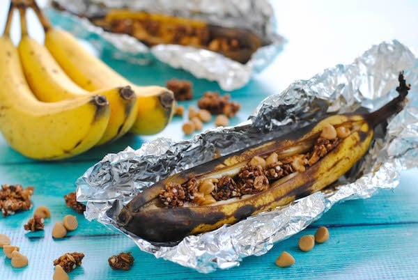Peanut Butter & Granola Grilled Banana Boats - A 5-minute summer dessert you can throw on the grill, and no plate needed to serve! Perfect for camping and barbecues. | foxeslovelemons.com