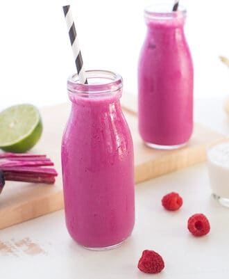 Berry & Beet Smoothies - A bright and vibrant breakfast or snack! Chock full of nutrients with a sweet, fruity taste. | foxeslovelemons.com
