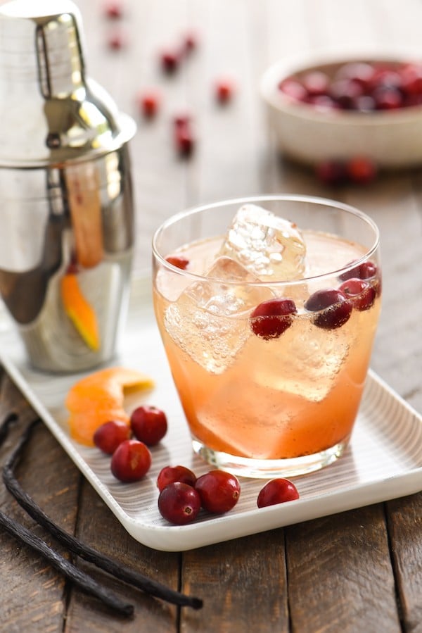 Cranberry Vanilla Gin Spritzer - Embrace autumn flavors with this refreshing, bubbly gin cocktail. Can also be made with vodka! | foxeslovelemons.com