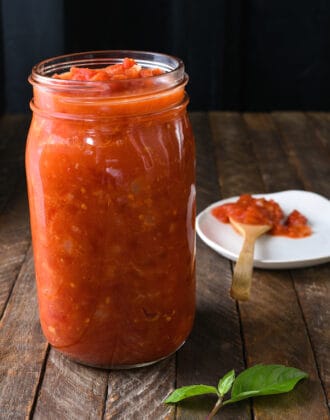Quick Culinary School Tomato Sauce - You only need 5 ingredients to pull together this versatile chef-approved sauce! | foxeslovelemons.com