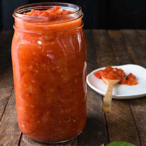 Quick Culinary School Tomato Sauce - You only need 5 ingredients to pull together this versatile chef-approved sauce! | foxeslovelemons.com