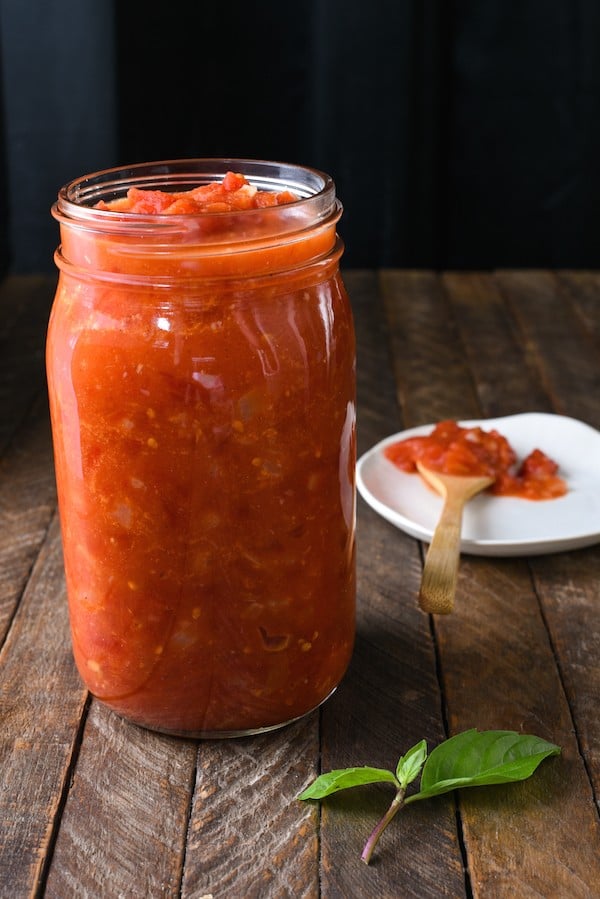 Quick Culinary School Tomato Sauce - You only need 5 ingredients to pull together this versatile chef-approved sauce! | foxeslovelemons.com