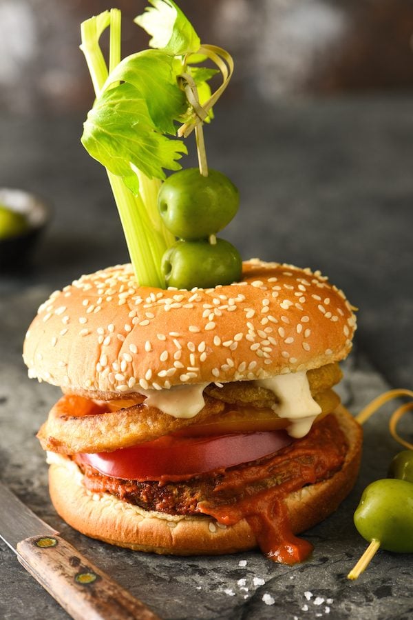 https://foxeslovelemons.com/wp-content/uploads/2016/05/Epic-Bloody-Mary-Burger-4-600x899.jpg