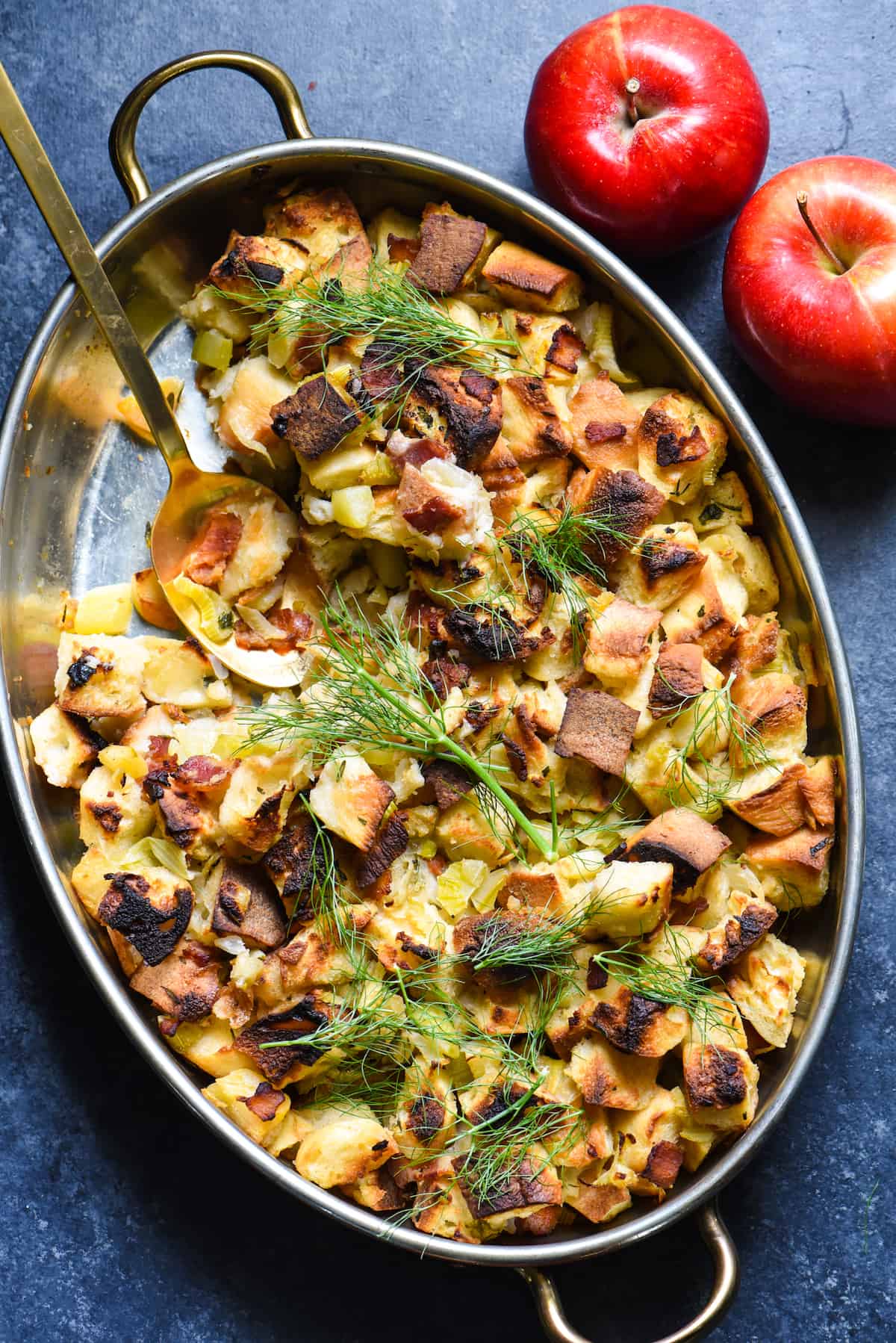 Apple, Bacon & Fennel Stuffing - This bread dressing is the perfect combination of sweet and savory! | foxeslovelemons.com