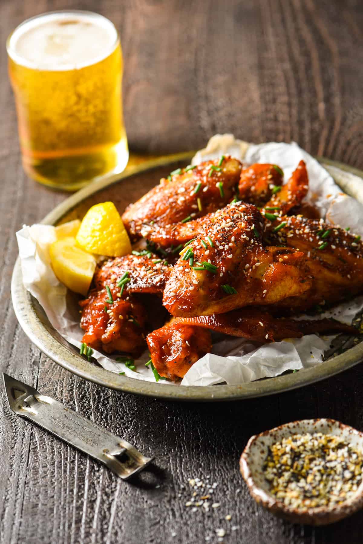 Everything Bagel Chicken Wings - Take the everything bagel craze one step further by sprinkling the seasoning mix on chicken wings! Perfect for tailgating! | foxeslovelemons.com