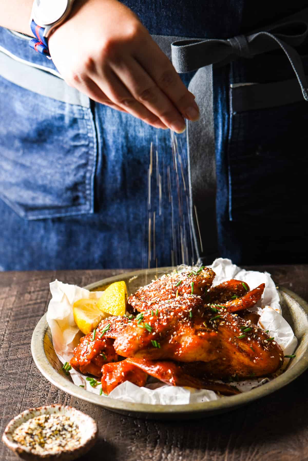 Everything Bagel Chicken Wings - Take the everything bagel craze one step further by sprinkling the seasoning mix on chicken wings! Perfect for tailgating! | foxeslovelemons.com