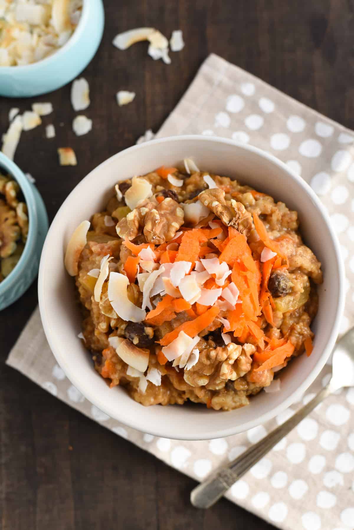 Slow Cooker Overnight Carrot Cake Oatmeal - Put the ingredients for this healthful and delicious breakfast in the crock pot and go to bed! Wake up to the beautiful smells of carrot cake! | foxeslovelemons.com