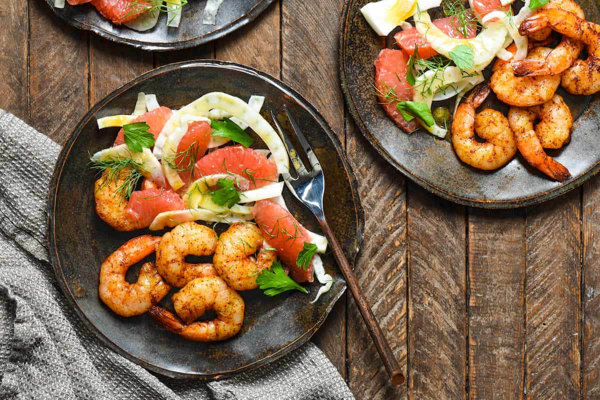 Roasted Shrimp with Grapefruit and Fennel Salad - Craving a lighter dinner? Pull together some fresh ingredients in about 20 minutes with this "home chef" recipe. | foxeslovelemons.com