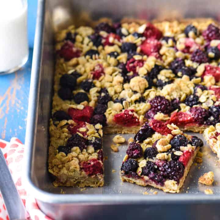 These Triple Berry Crisp Bars are the perfect way to celebrate summer's best fruit. They're perfect for a barbecue or picnic, because they can be made in advance, and travel well! | foxeslovelemons.com