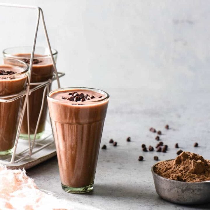 Blend up this High Protein Cocoa Smoothie for an energizing breakfast, or recovery after a workout. Fruity and full of chocolate flavor, it feels decadent while still being good for you!  | foxeslovelemons.com