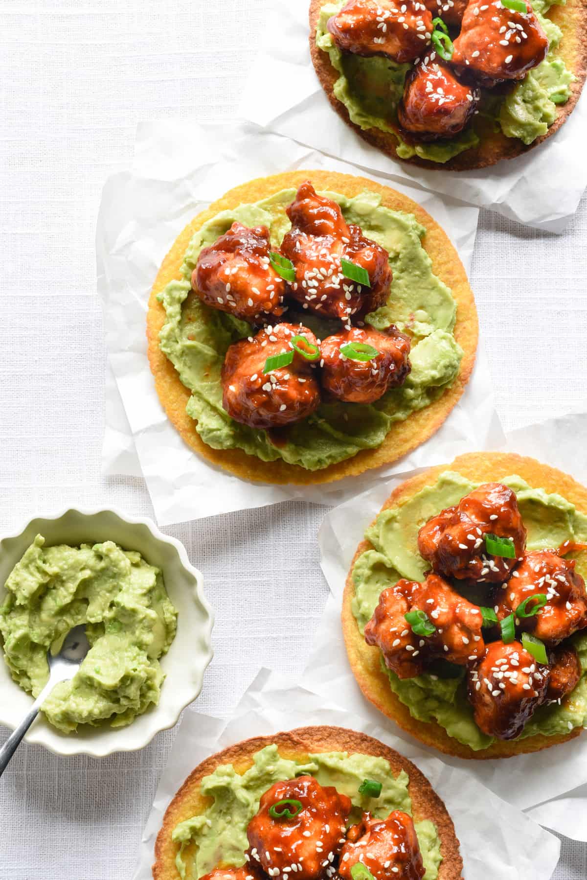 Take vegetarian tacos to a new level with these General Tso's Cauliflower Tacos. Cauliflower florets are battered, fried and tossed with an easy homemade General Tso's Sauce. Serve in tortillas with mashed avocado! | foxeslovelemons.com