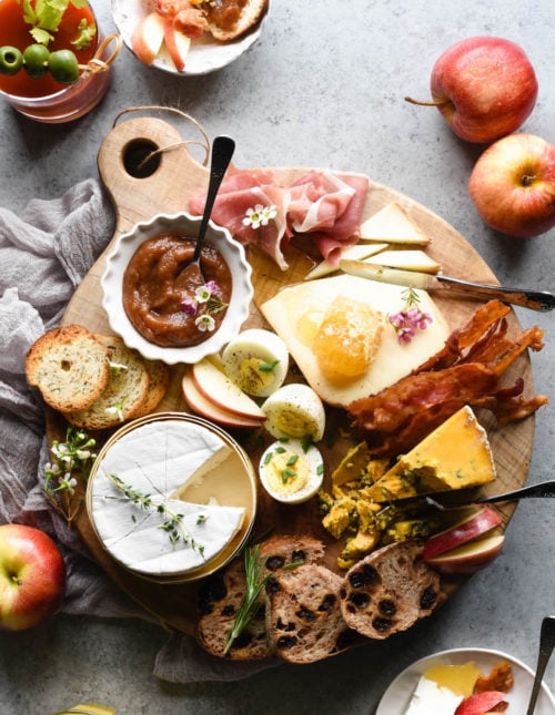 Enjoy a European-style breakfast for a change with this Breakfast Cheese Board. A perfect combination of sweet and savory, there's something for everybody, including easy homemade apple butter. | foxeslovelemons.com