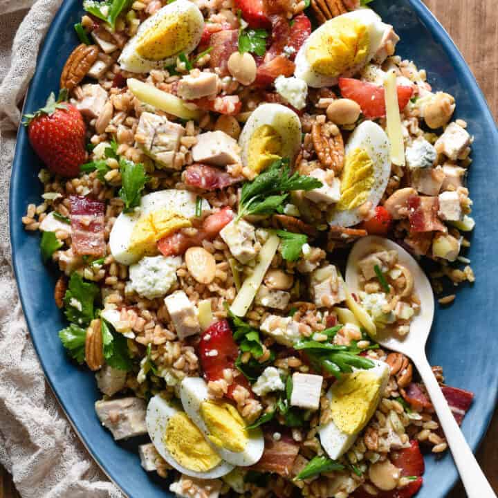 For this Really Good Farro Salad, start with a base of healthful whole grain farro, and top with all of your favorite salad ingredients. Easy, filling and so tasty! | foxeslovelemons.com