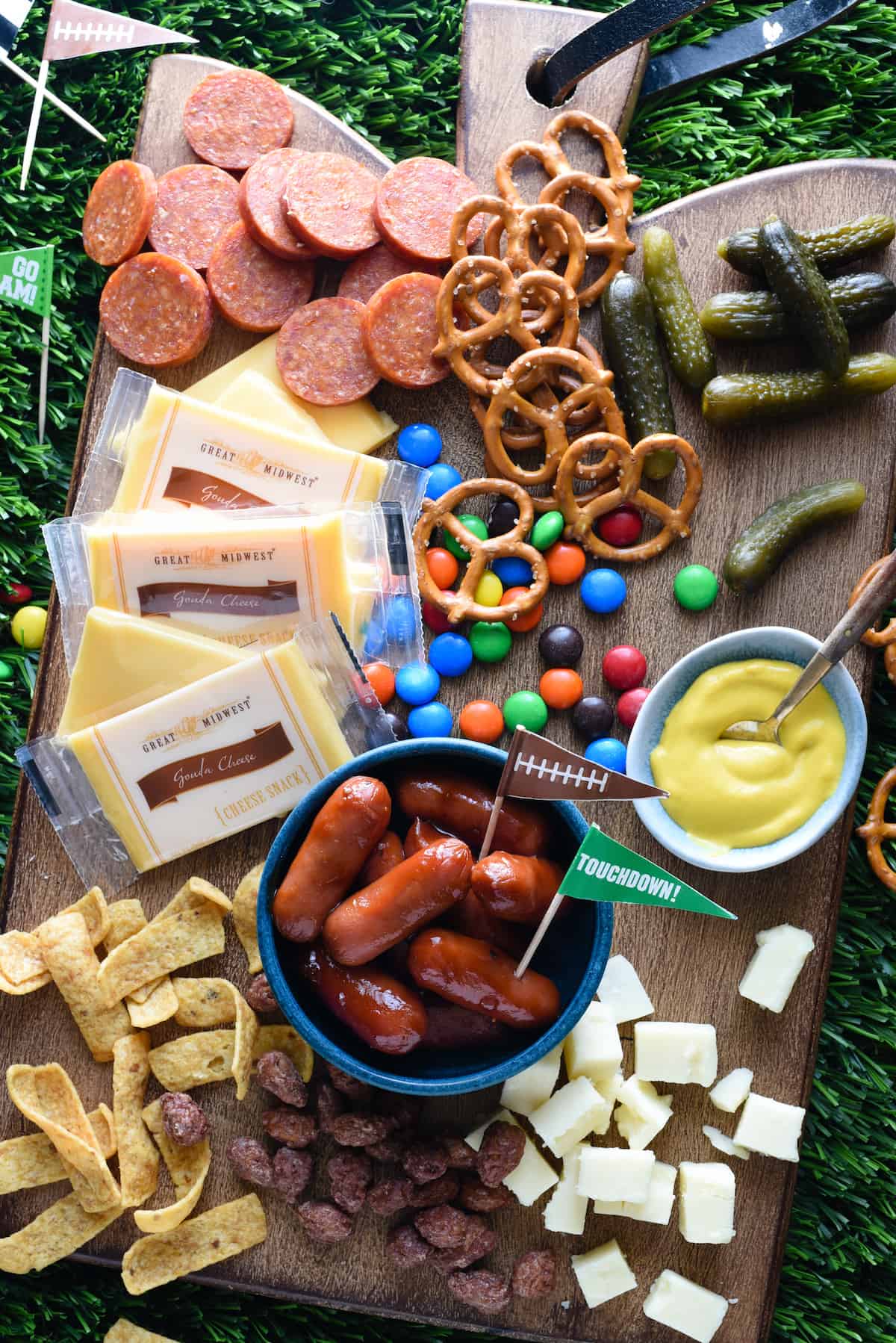 Keep your football parties delicious this fall with a platter piled high with sweet and salty snacks. Fans of all ages will enjoy this Tailgate Cheese Board! | foxeslovelemons.com