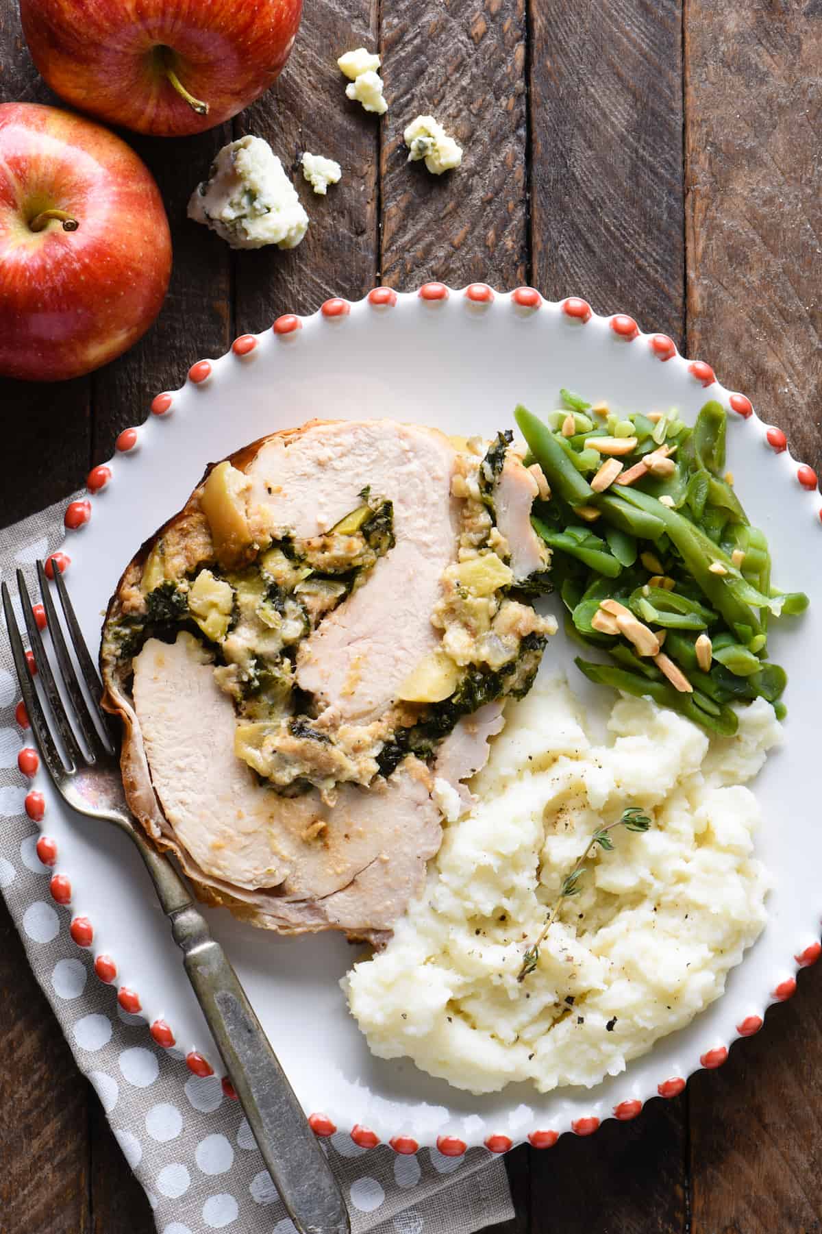 Not cooking for a huge crowd this Thanksgiving? This Blue Cheese & Apple Turkey Breast Roulade makes 6 servings, and can be prepped a day in advance. It is so packed with sweet and savory flavor that you might end up wishing you had made two! | foxeslovelemons.com