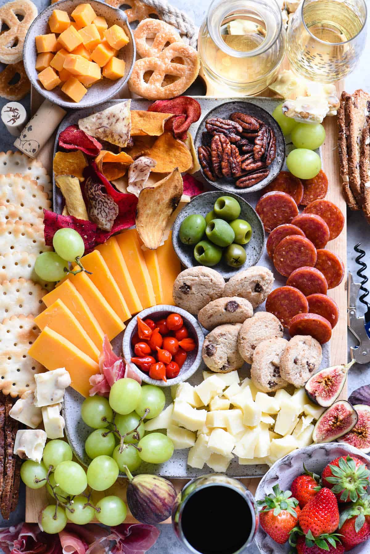 Making a cheese board for wine tasting? Follow this simple, down-to-earth guide to start pairing cheese, charcuterie and other snacks with wine! | foxeslovelemons.com