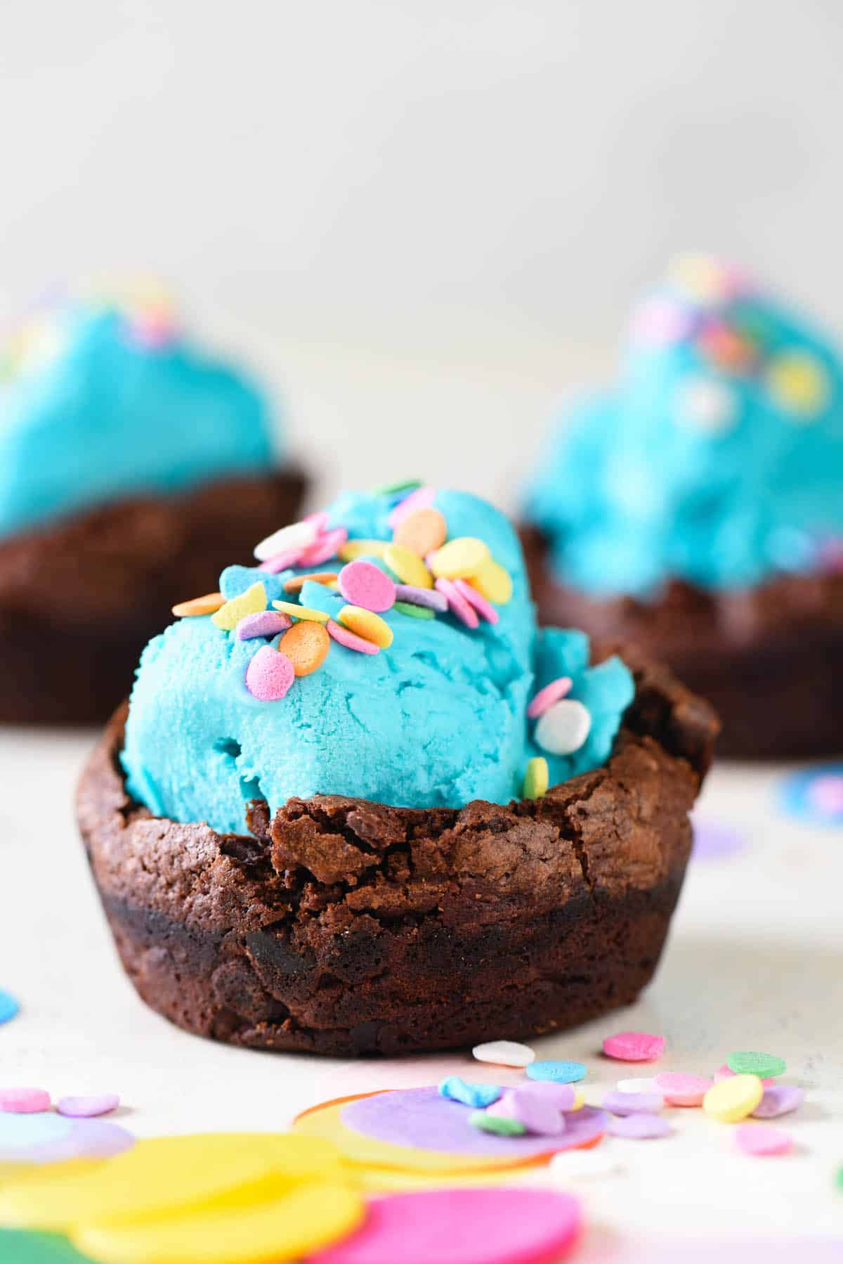 Celebrate one sweet birthday with these Brownie Bowls for Ice Cream. No special equipment needed - they're made in a cupcake pan! | foxeslovelemons.com