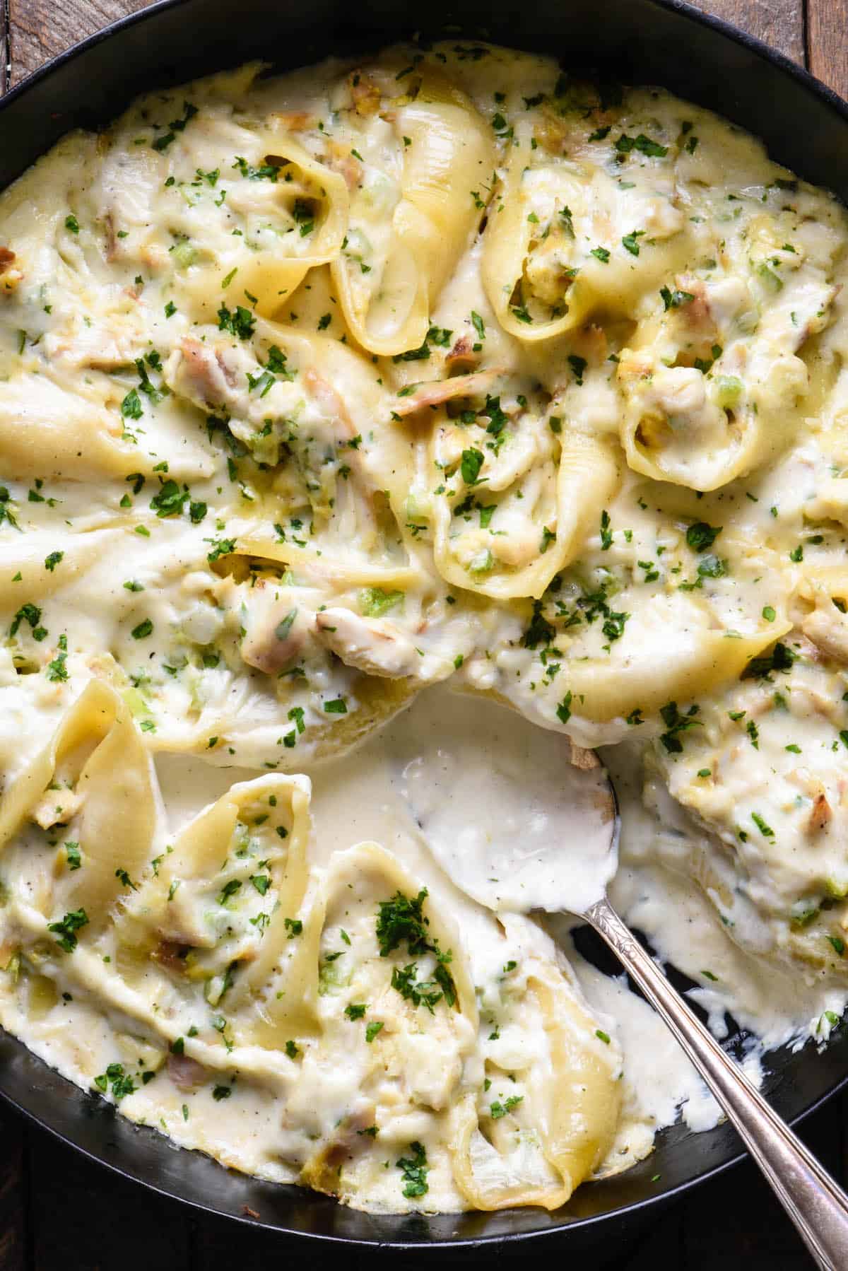 These Turkey Alfredo Stuffed Shells are a great way to use up leftover turkey. This cozy, comforting dish is perfect to take to a holiday weekend gathering, or serve for Sunday dinner. | foxeslovelemons.com