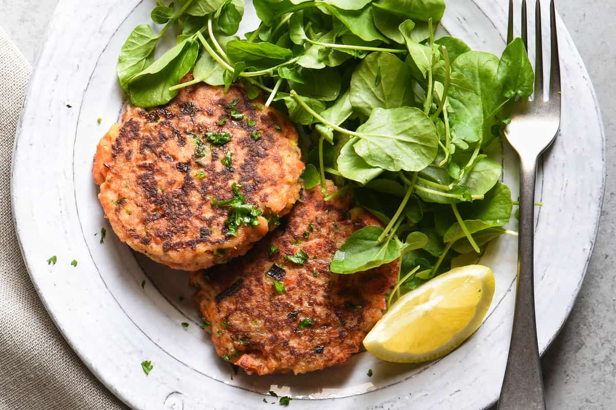 These Salmon Cakes are made with fresh, flavorful ingredients and are easy to prepare. This restaurant-quality recipe will win over even the seafood skeptics in your family. | foxeslovelemons.com
