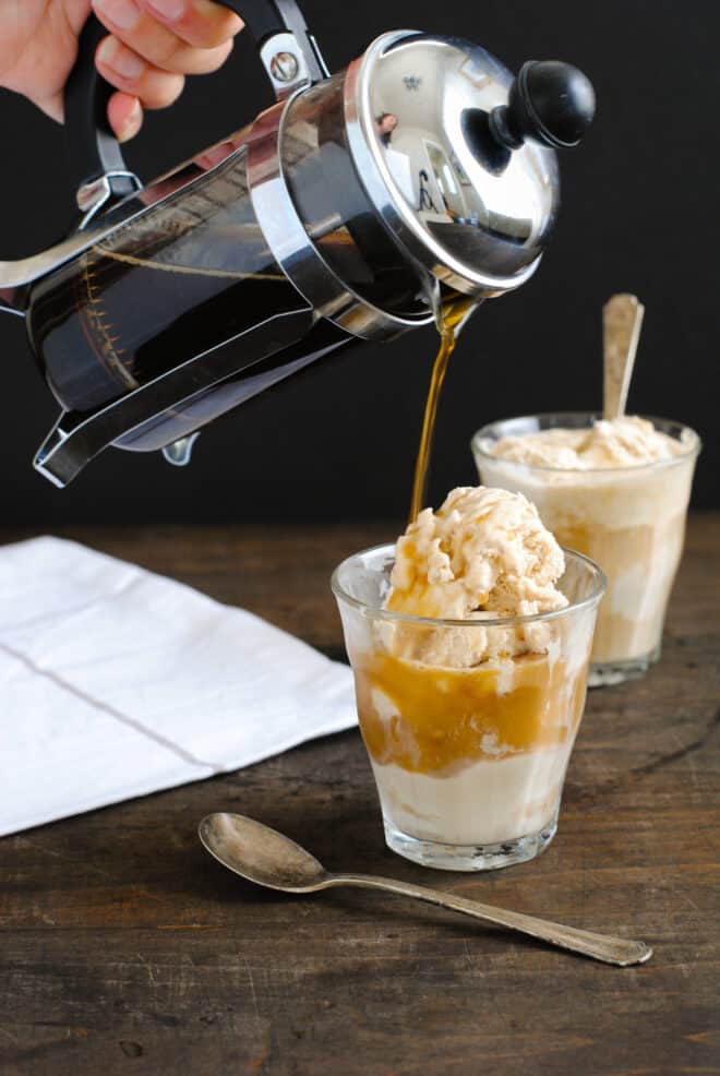 https://foxeslovelemons.com/wp-content/uploads/2021/03/Affogato-Coffee-4-660x986.jpg