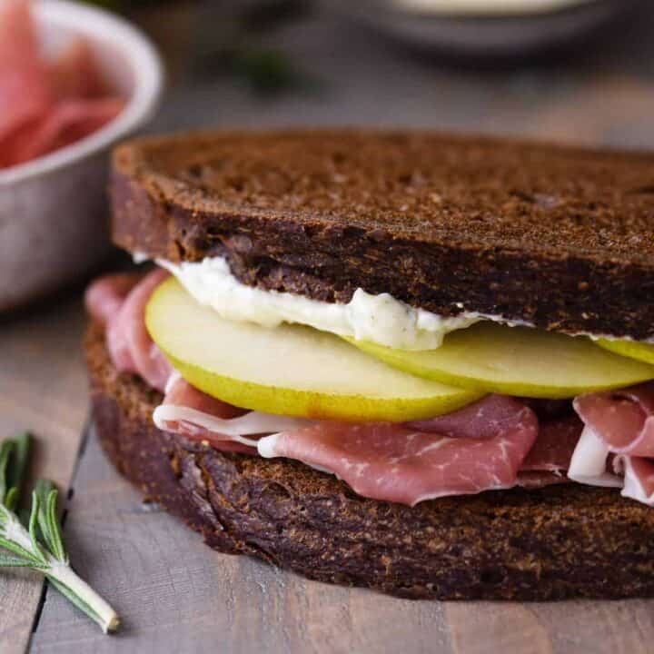 https://foxeslovelemons.com/wp-content/uploads/2022/05/Prosciutto-Sandwich-3-720x720.jpg