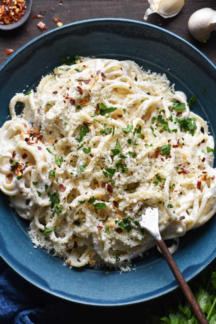 https://foxeslovelemons.com/wp-content/uploads/2023/05/Greek-Yogurt-Pasta-Sauce-7-728x1091.jpg