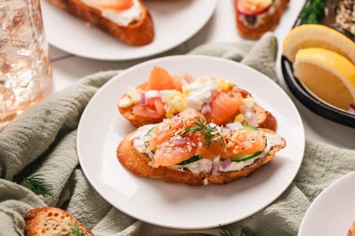 An example of how to serve smoked salmon on toasted bread.