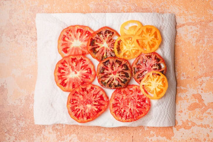 Sliced tomatoes on paper towel.